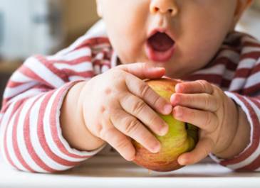 Kid eating apple
